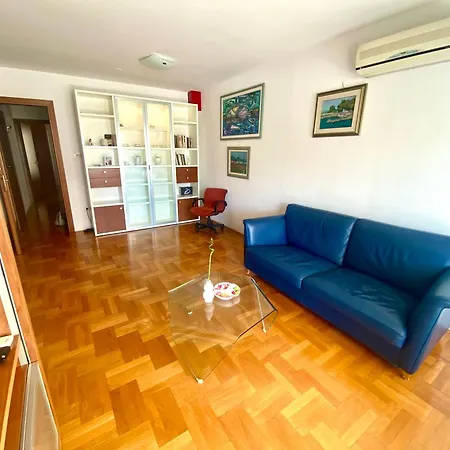 Apartment Tchaikovsky